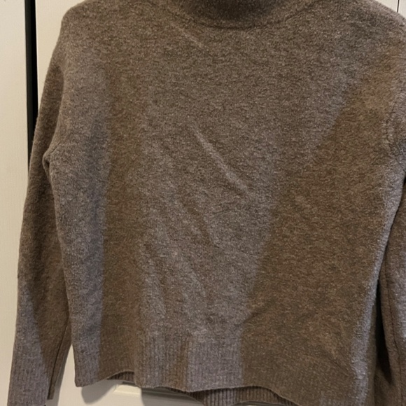UNIQLO Brown Knit Sweater | Size S | Cozy Soft Pullover - Picture 6 of 6